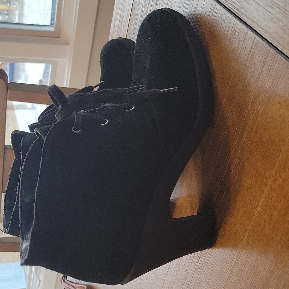 ARCOSOLES SUEDE LACE UP ANKLE BOOTS